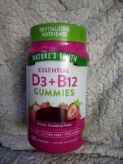 Natures Truth Revitalizing D3 + B12 Strawberry 60 Vegetarian Gummies EXP 9/2027
