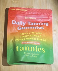 Daily Tanning Gummies 120g Sour Strawberry Flavored